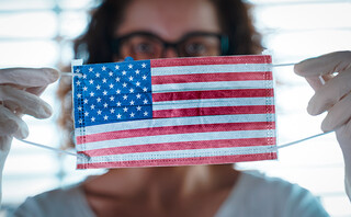 Μάσκα με τη σημαία των ΗΠΑ