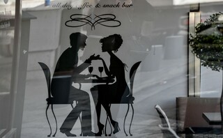 Στιγμιότυπο σε καφέ στην Ομόνοια