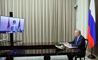 Ο Πούτιν μιλάει με τον Μπάιντεν σε τηλεδιάσκεψη