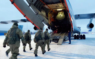 Ρωσικός στρατός μεταβαίνει στο Καζακστάν