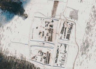 Φωτογραφίες από εμπορικούς δορυφόρους δείχνουν νέες ρωσικές στρατιωτικές αναπτύξεις κοντά στην Ουκρανία