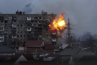 Έκρηξη σε κτήριο στη Μαριούπολη
