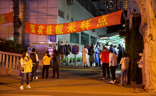 Τα κρούσματα αυξάνονται παρά τα αυστηρά μέτρα στη Σανγκάη
