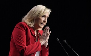 Η Μαρί Λεπέν σε προεκλογική ομιλία στην Avignon