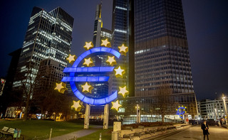 Άγαλμα έξω από την ΕΚΤ στη Γερμανία