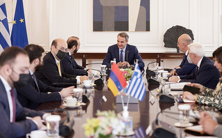 Συνάντηση Μητσοτάκη με τον υπουργό Εξωτερικών της Αρμενίας