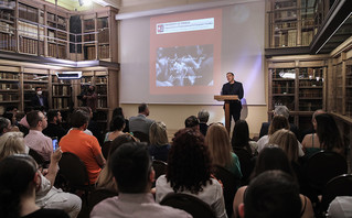 Ο Αλέξης Τσίπρας στην απονομή του πρώτου βραβείου για την καλύτερη διπλωματική εργασία στο Πανεπιστήμιο Πειραιά