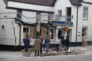 επίθεση του IRA σε παμπ το 1974