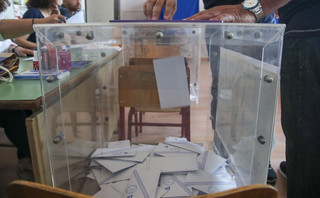 Κάλπη εκλογών με ψηφοδέλτια