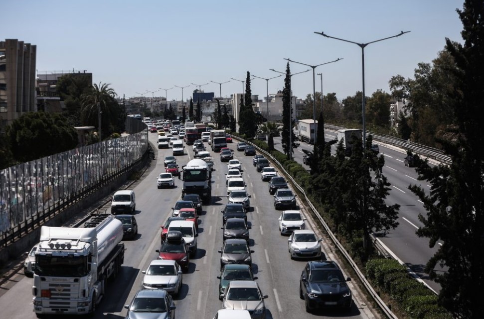 Αυξημένη Κίνηση στους Δρόμους της Αττικής με Παράγοντες Καθυστέρησης