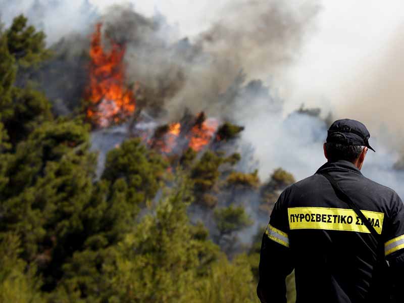 Πυροσβέστης νοσηλεύεται σοβαρά τραυματισμένος κατά τη διάρκεια κατάσβεσης στην Ηλεία