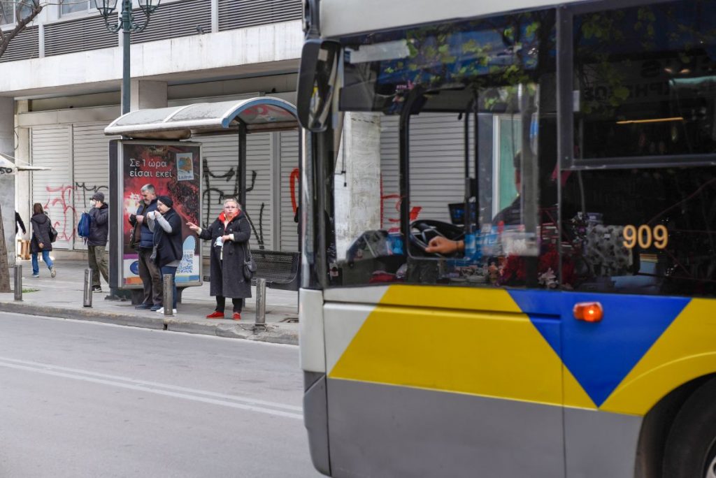 Απαράδεκτη Υβριστική Συμπεριφορά Οδηγού Λεωφορείου Καταγράφεται σε Βίντεο